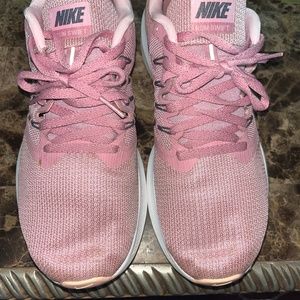 💖 Pink Nike shoes! 💖